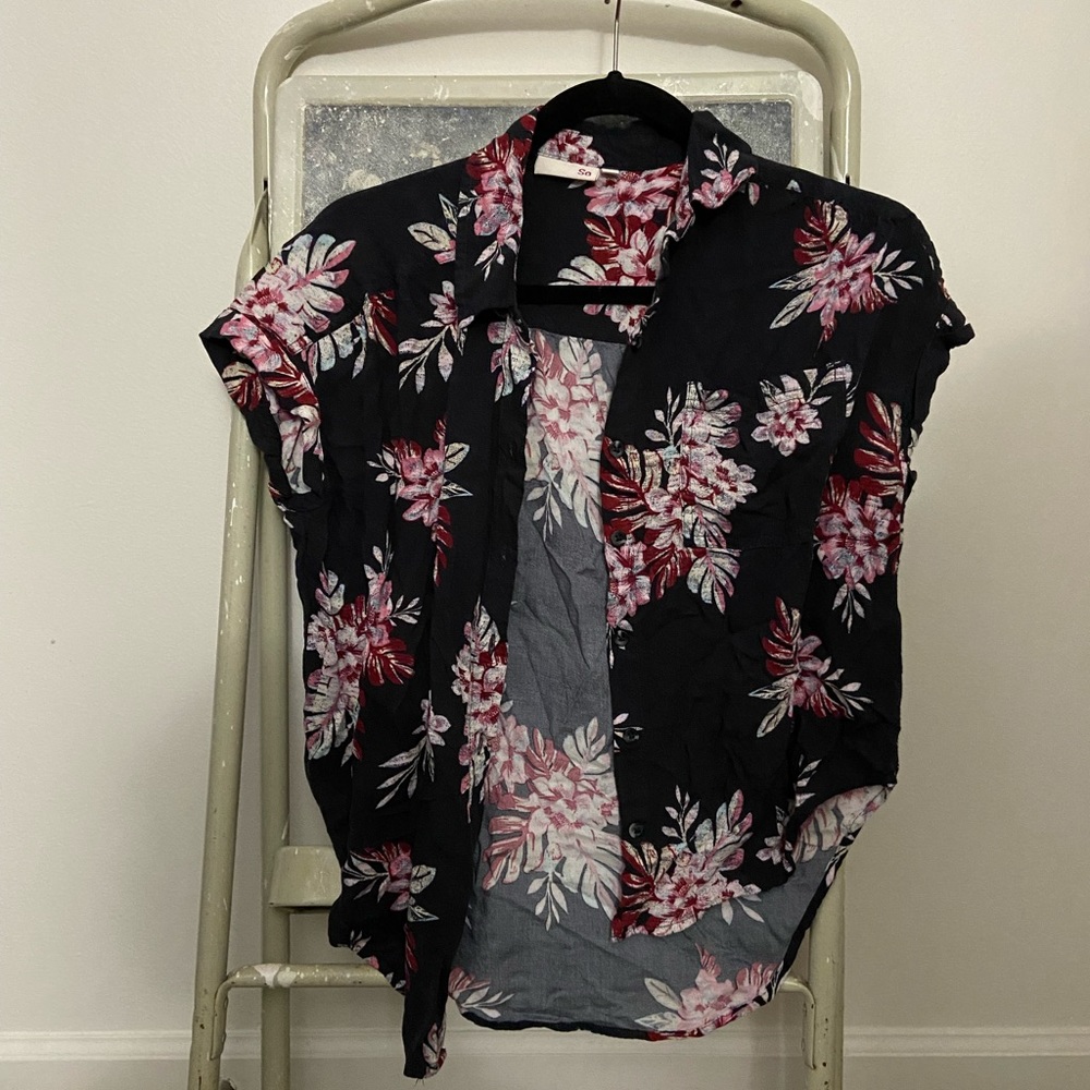 So, Size Small Button Down Floral Shirt